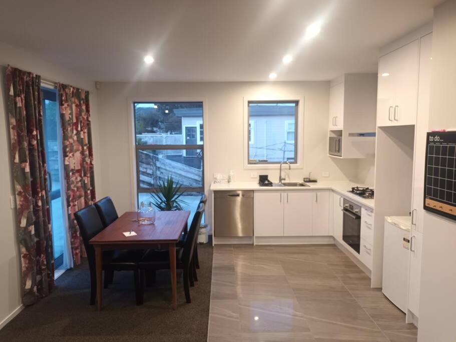 Entire House - Brand New 2 Bedroom House Lower Hutt Exterior foto